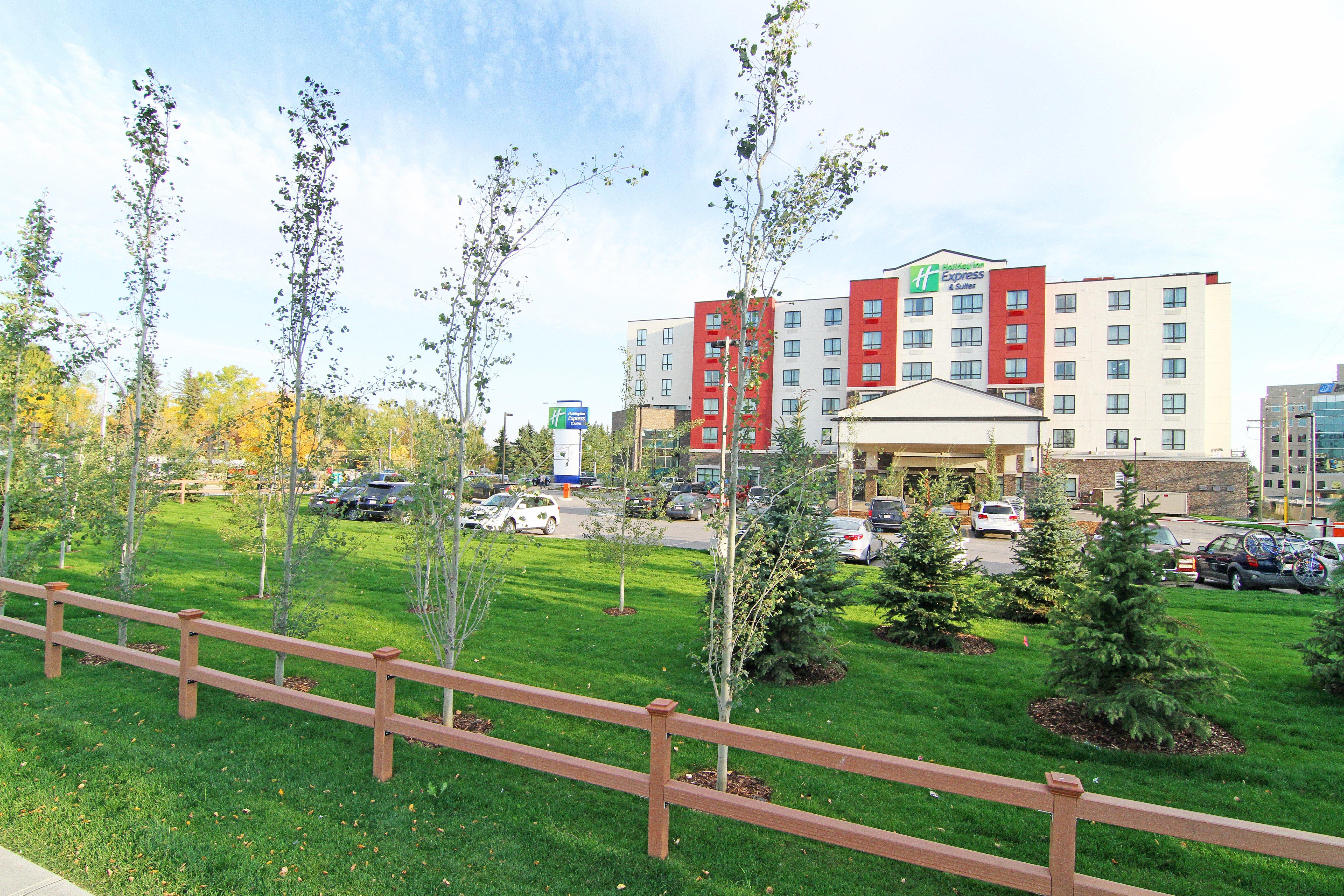 Holiday Inn Express And Suites Calgary University, An Ihg Hotel Exterior foto