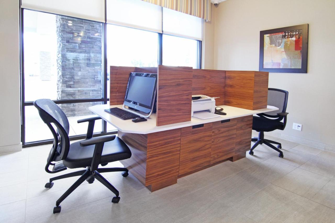 Holiday Inn Express And Suites Calgary University By Ihg Exterior foto