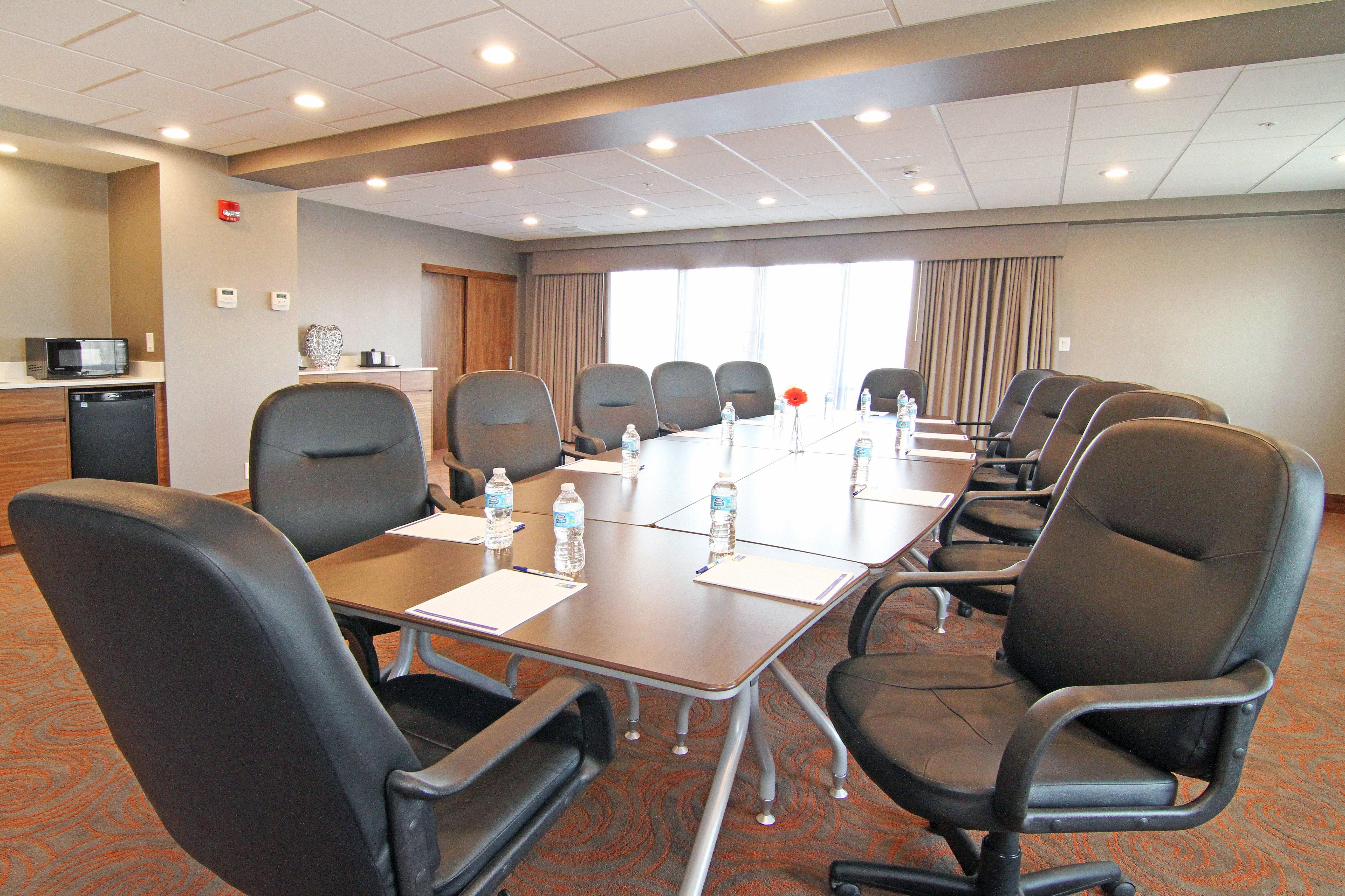 Holiday Inn Express And Suites Calgary University By Ihg Exterior foto