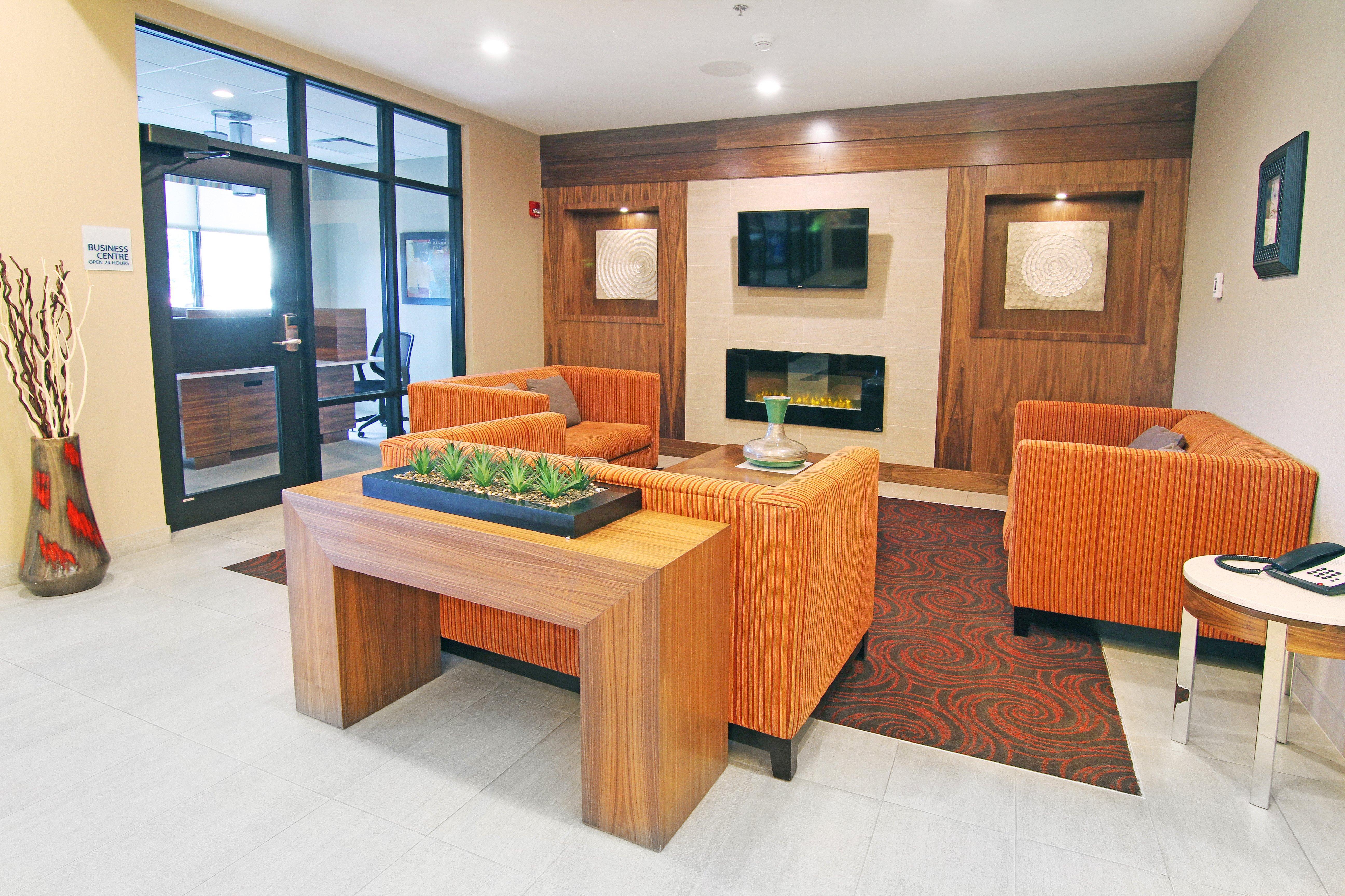 Holiday Inn Express And Suites Calgary University By Ihg Exterior foto